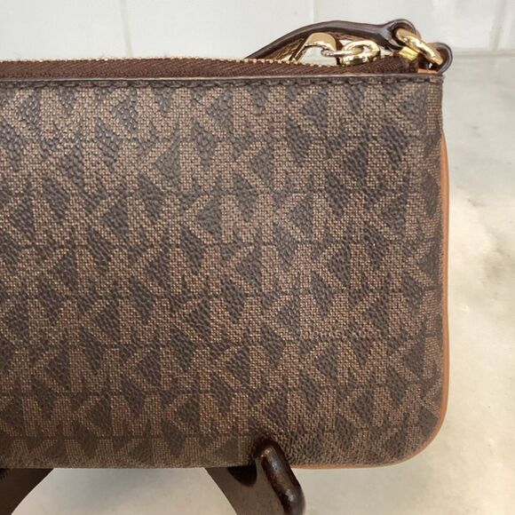 Michael Kors Signature Logo Saffiano Leather Mid-sized Wristlet Clutch Wallet - Picture 6 of 14